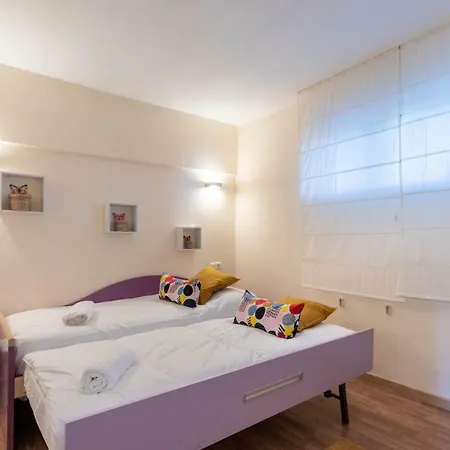 Seaview Iibyaston&wolf Apartment *